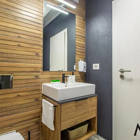 Apartamento Mohost Two - Luxe Retreat With Mountain Views *
