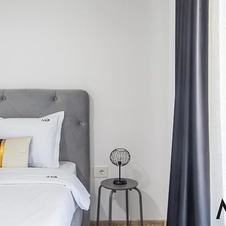 Apartamento Mohost Two - Luxe Retreat With Mountain Views