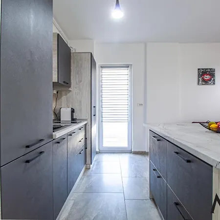 Apartamento Mohost Two - Luxe Retreat With Mountain Views *